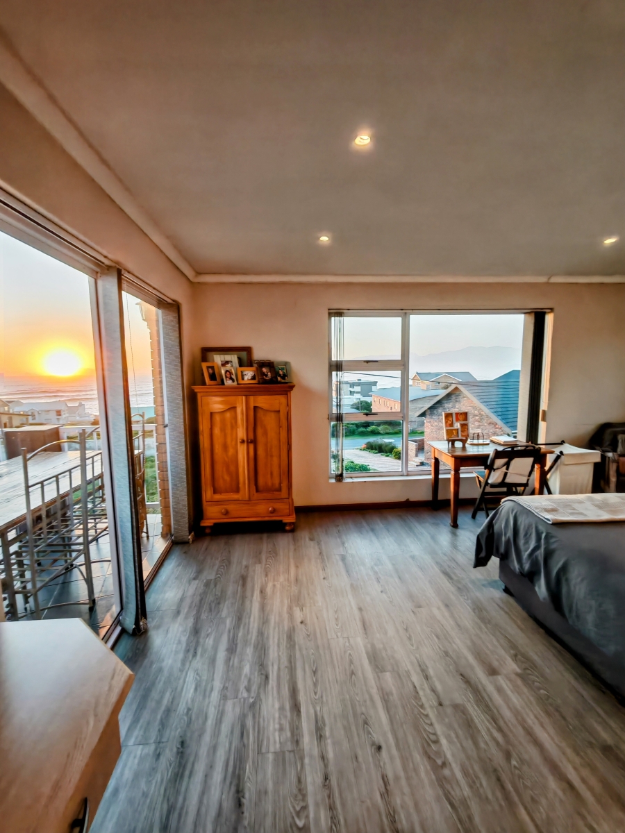 4 Bedroom Property for Sale in De Kelders Western Cape